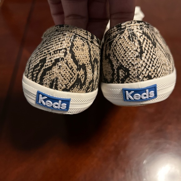 KEDS Memory Foam Sneakers in Snake Pattern - Picture 4 of 9